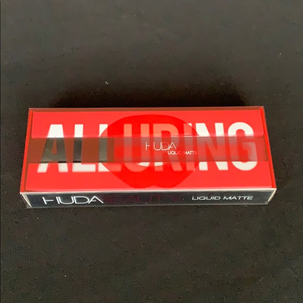 Huda liquid matte liquid lipstick in Alluring